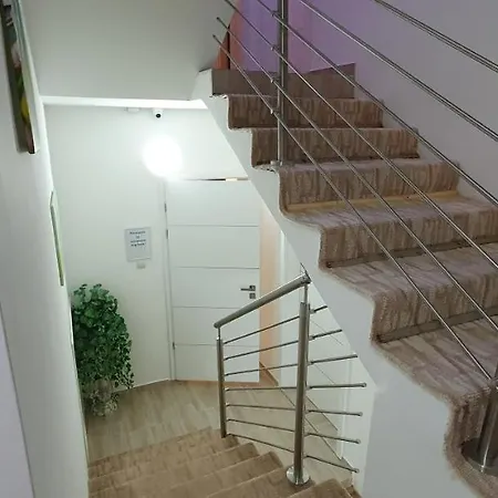 Anna Vendeghaz Oda ve Kahvaltı 2*
